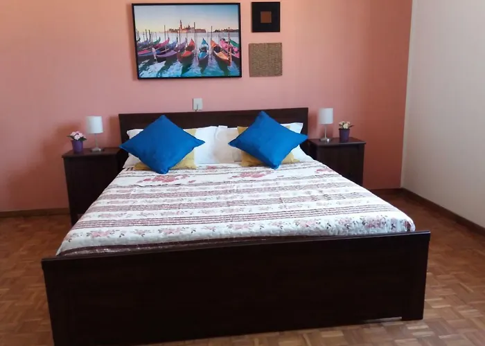 ゲストハウス Near To Airport Guest-house ピサ