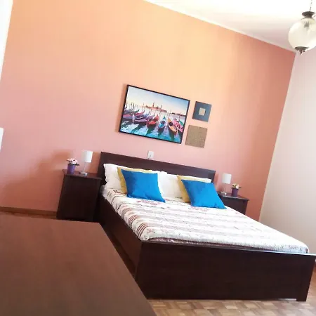 Near To Airport Guest-house בית הארחה