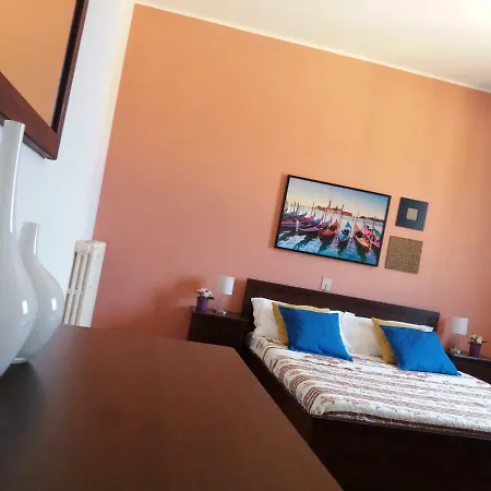 Near To Airport Guest-house בית הארחה