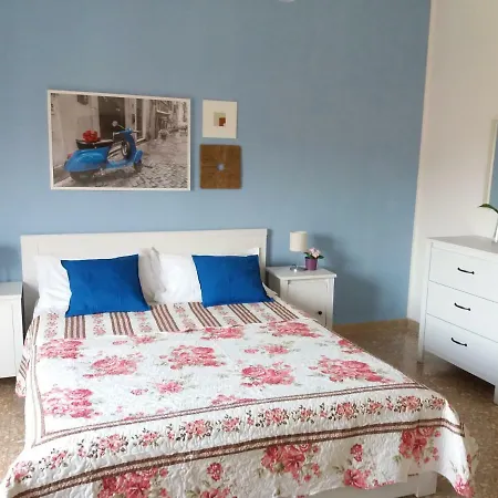 Near To Airport Guest-house פיזה